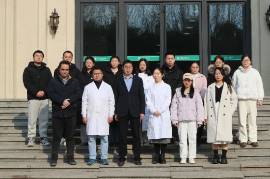 　彭万喜教授和他的科研团队